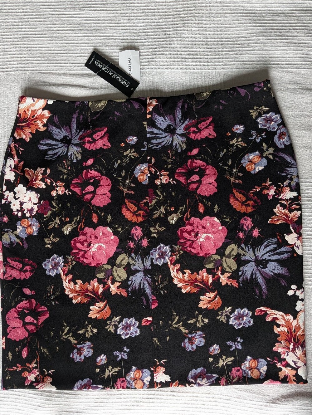 Le Chateau Dark Floral Knit Crepe Skirt in Black with Pink Accents - Picture 4 of 10